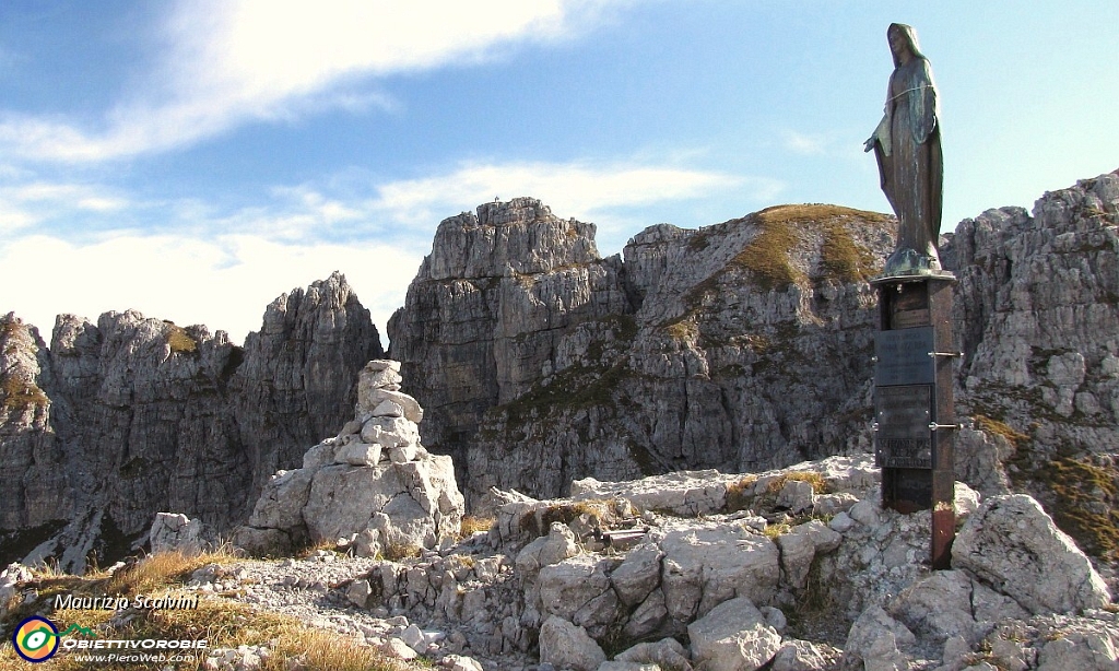 08 La Madonnina e lo Zuccone dei Campelli...JPG